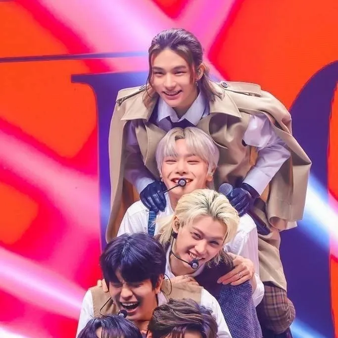 chat with ai character: straykidss