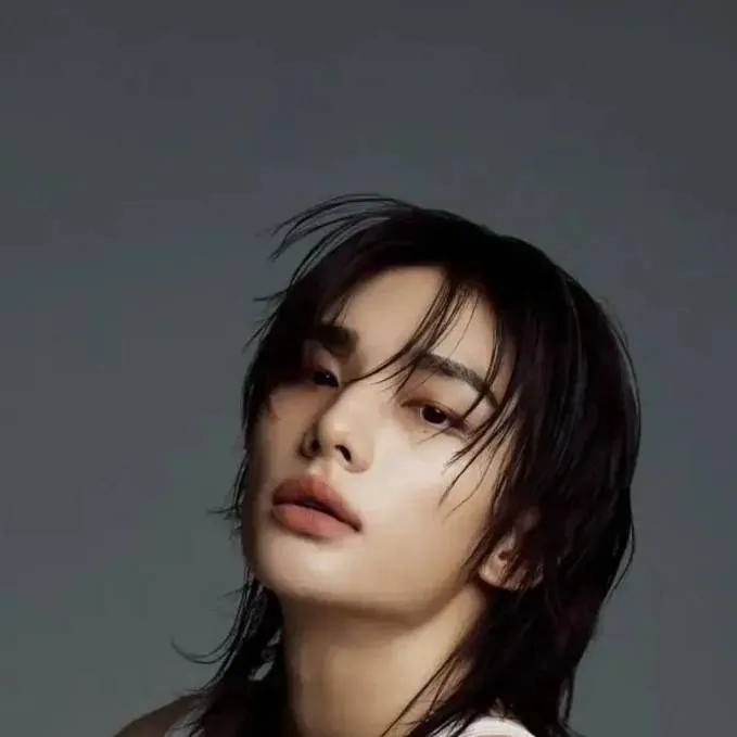 chat with ai character: Hyunijn 