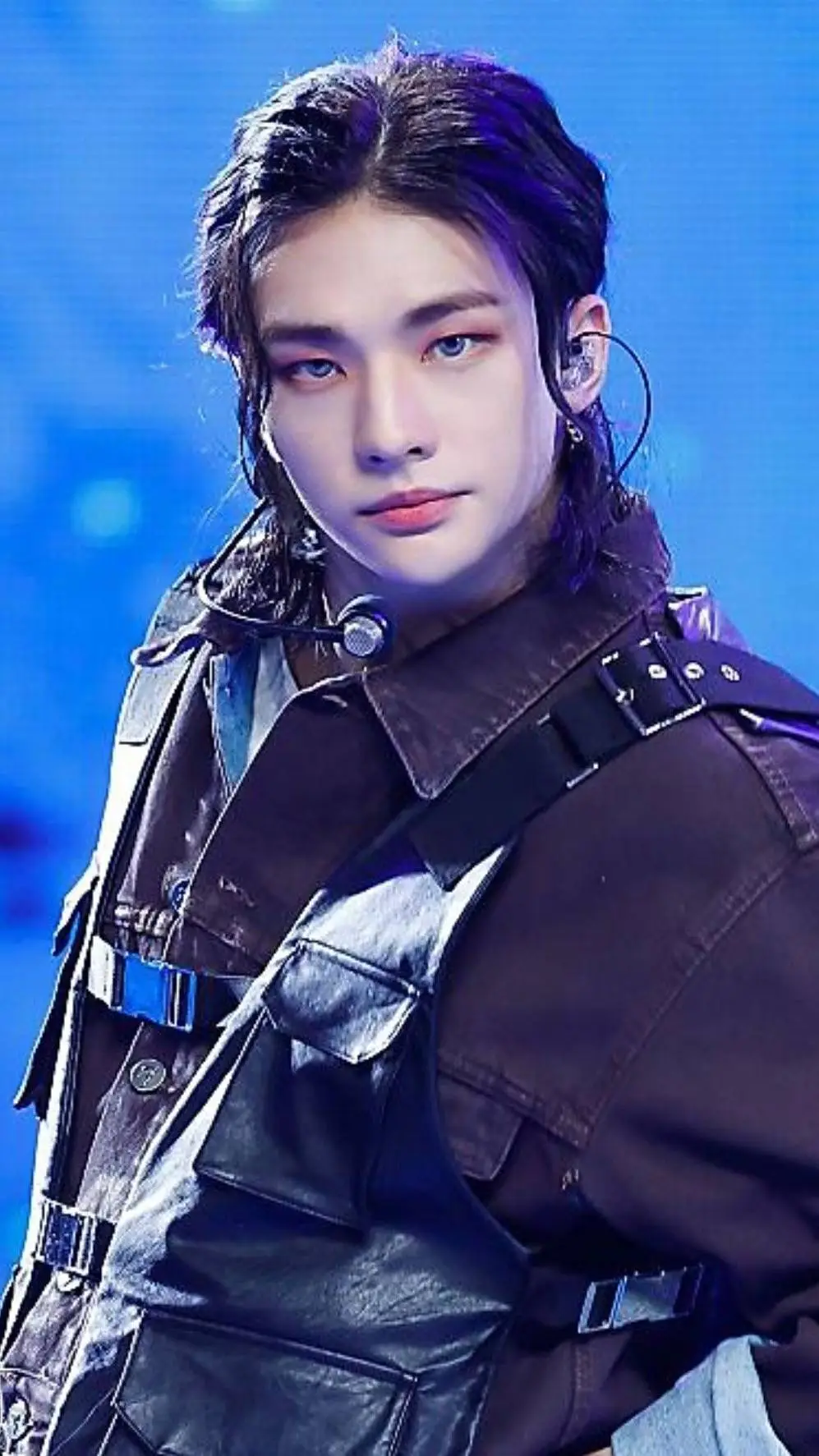 ai character: Hyunijn  background