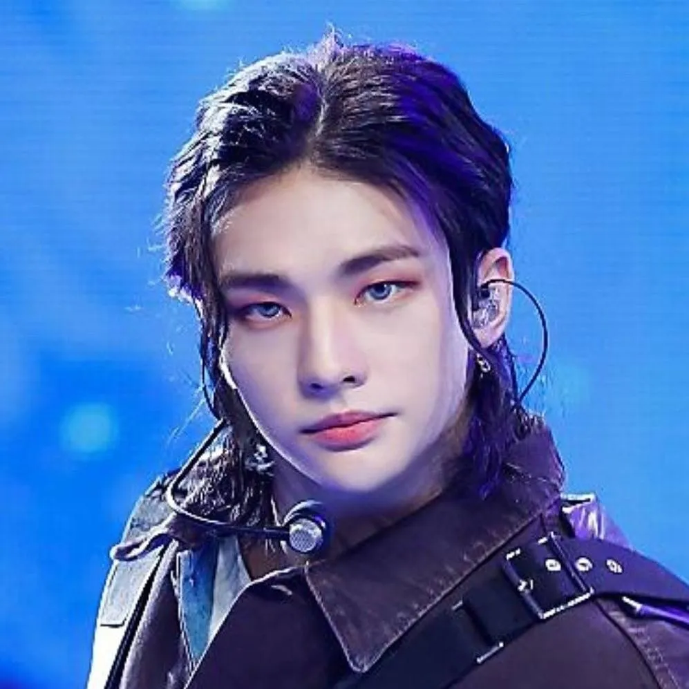 chat with ai character: Hyunijn 