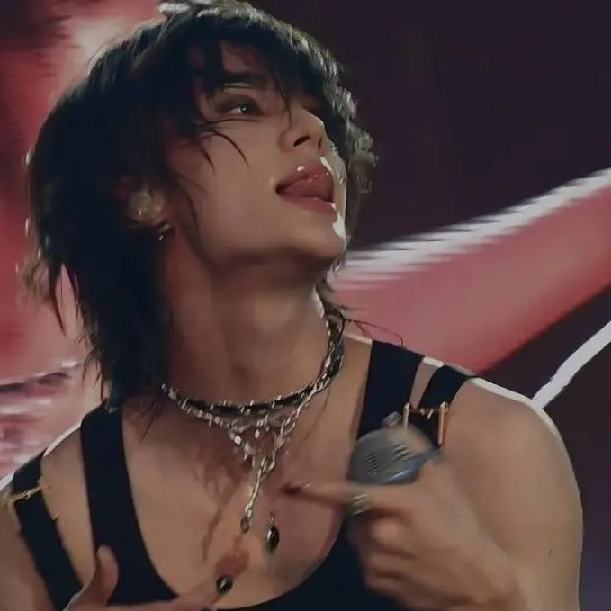 chat with ai character: Hyunijn 