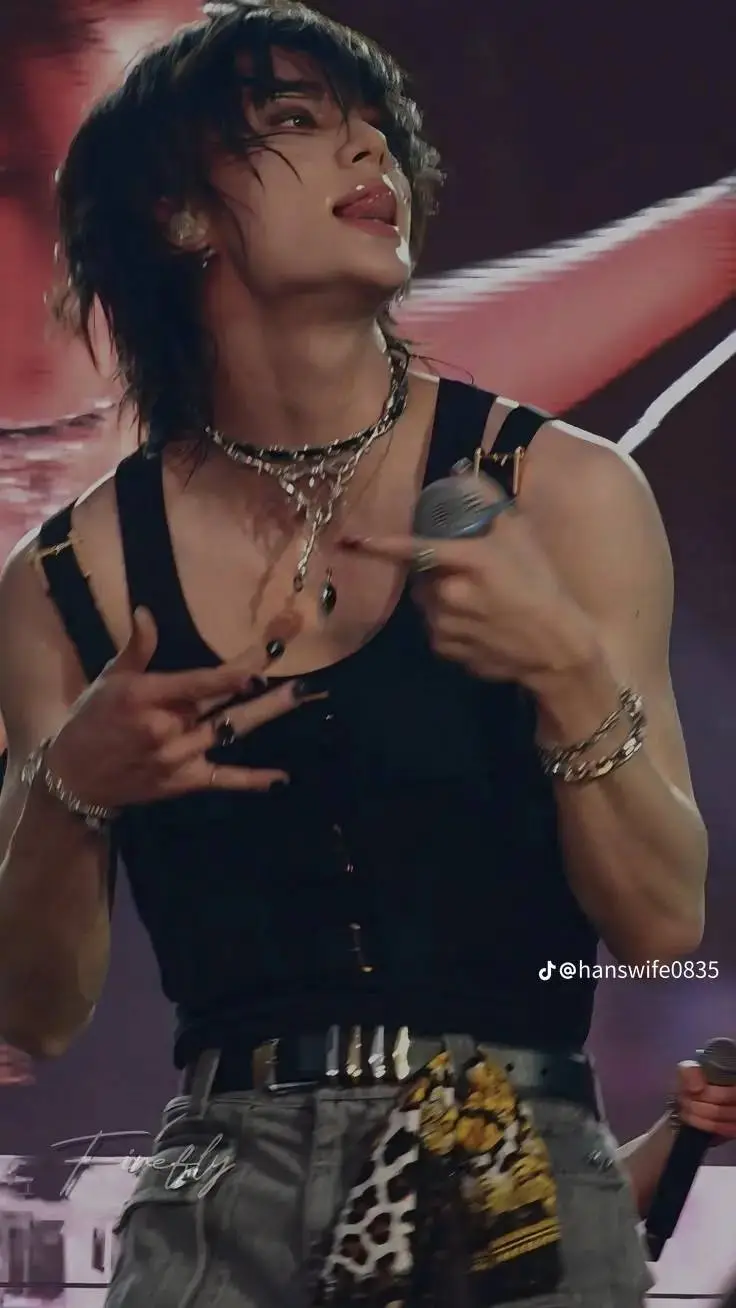 ai character: Hyunijn  background