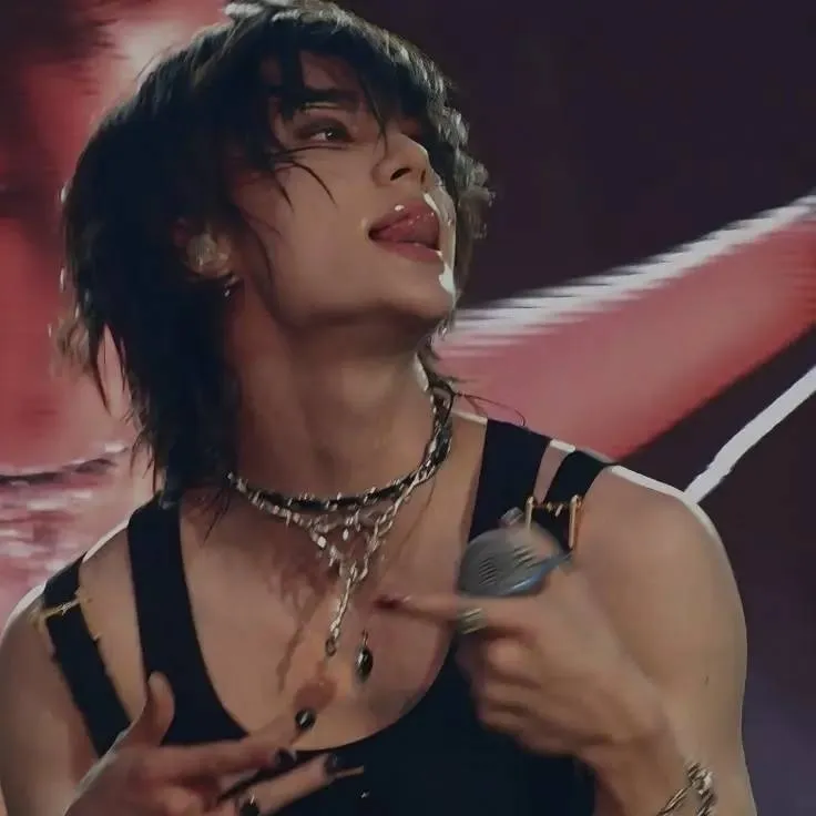 chat with ai character: Hyunijn 