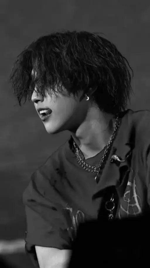 ai character: 🐿️Han🐿️ background