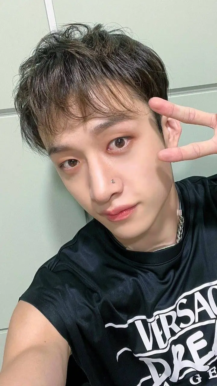 ai character: 🩸🔪🕸️Bangchan 🕸️🔪🩸 background