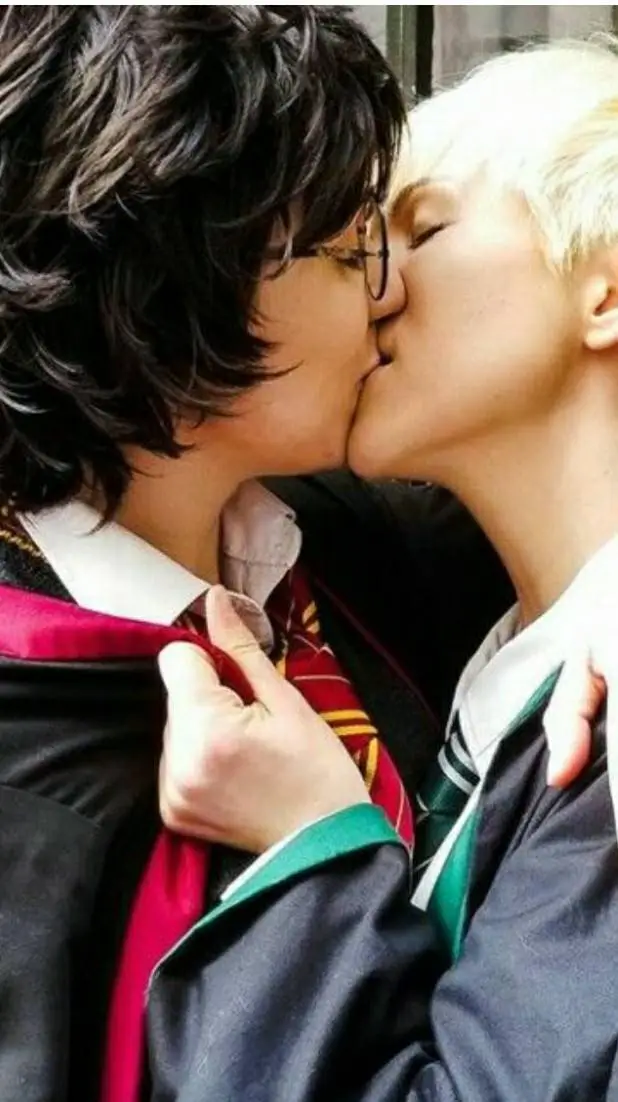 ai character: drarry background