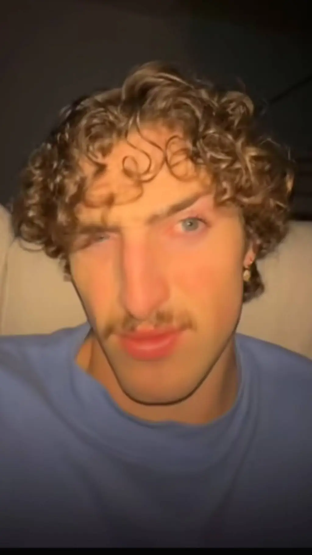 ai character: Benson Boone background