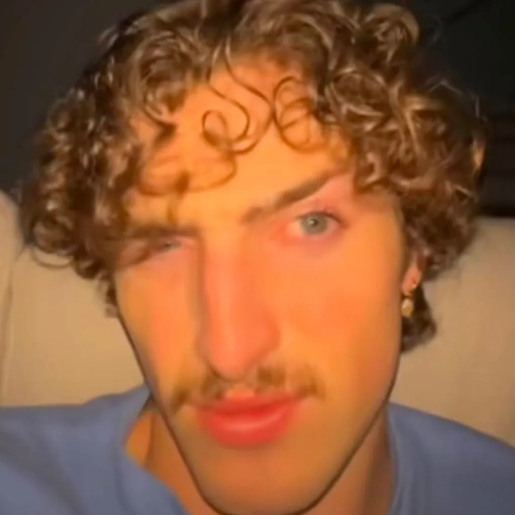 chat with ai character: Benson Boone