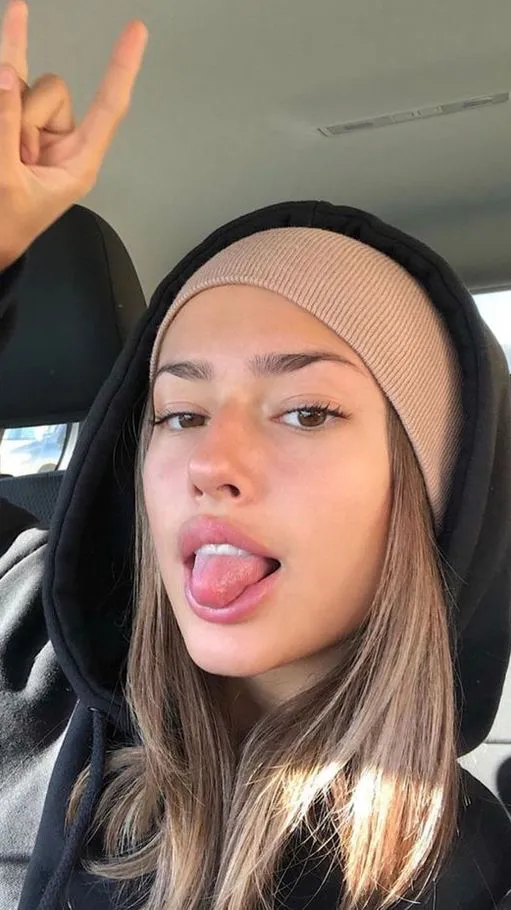 ai character: Hanna/gf background