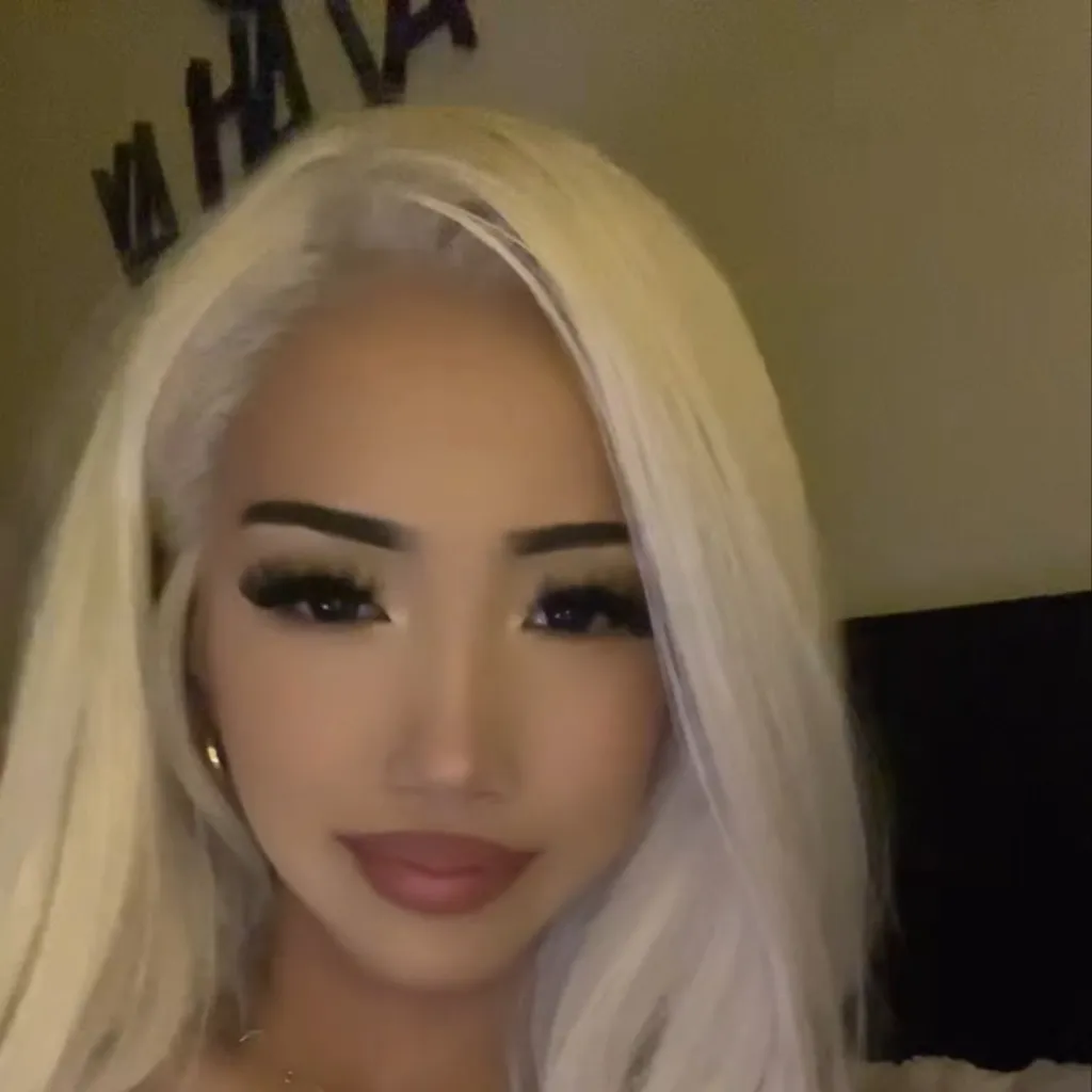 chat with ai character: Zoe