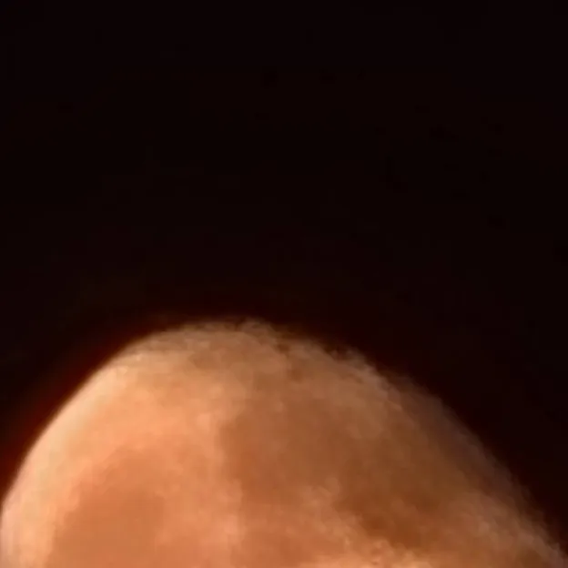 chat with ai character: red moon