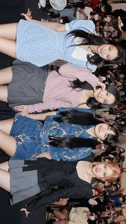ai character: BLACKPINK x SKZ background