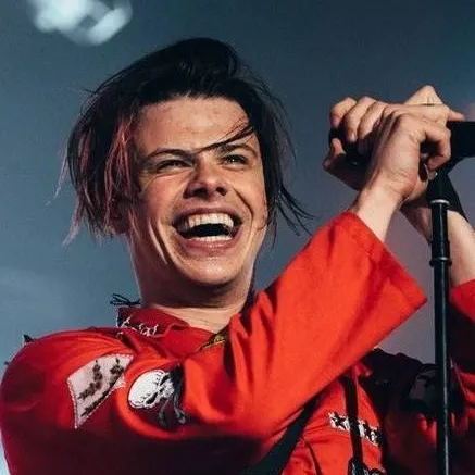 chat with ai character: YUNGBLUD