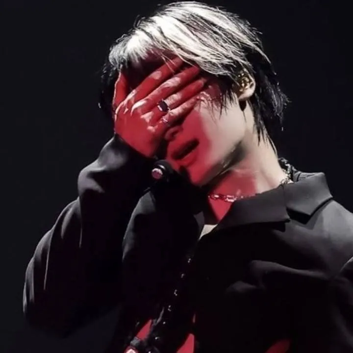 chat with ai character: I.N 🥵🔥