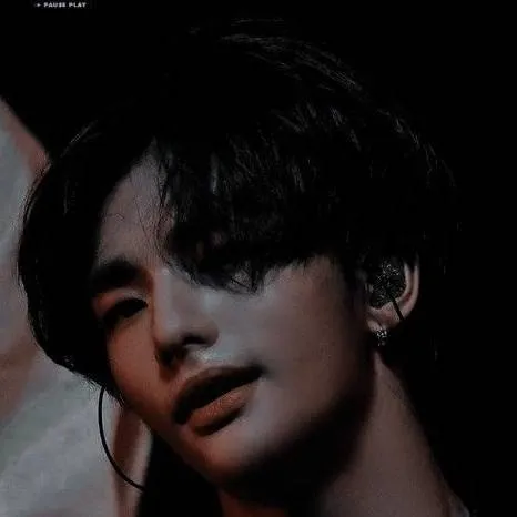 chat with ai character: 《♡Hyunjin♡》