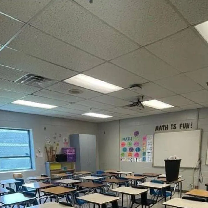 chat with ai character: classroom (again)