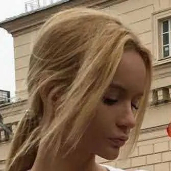 chat with ai character: liv