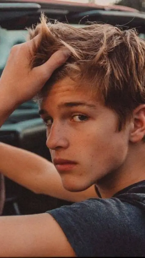 ai character: Lucas Rug background