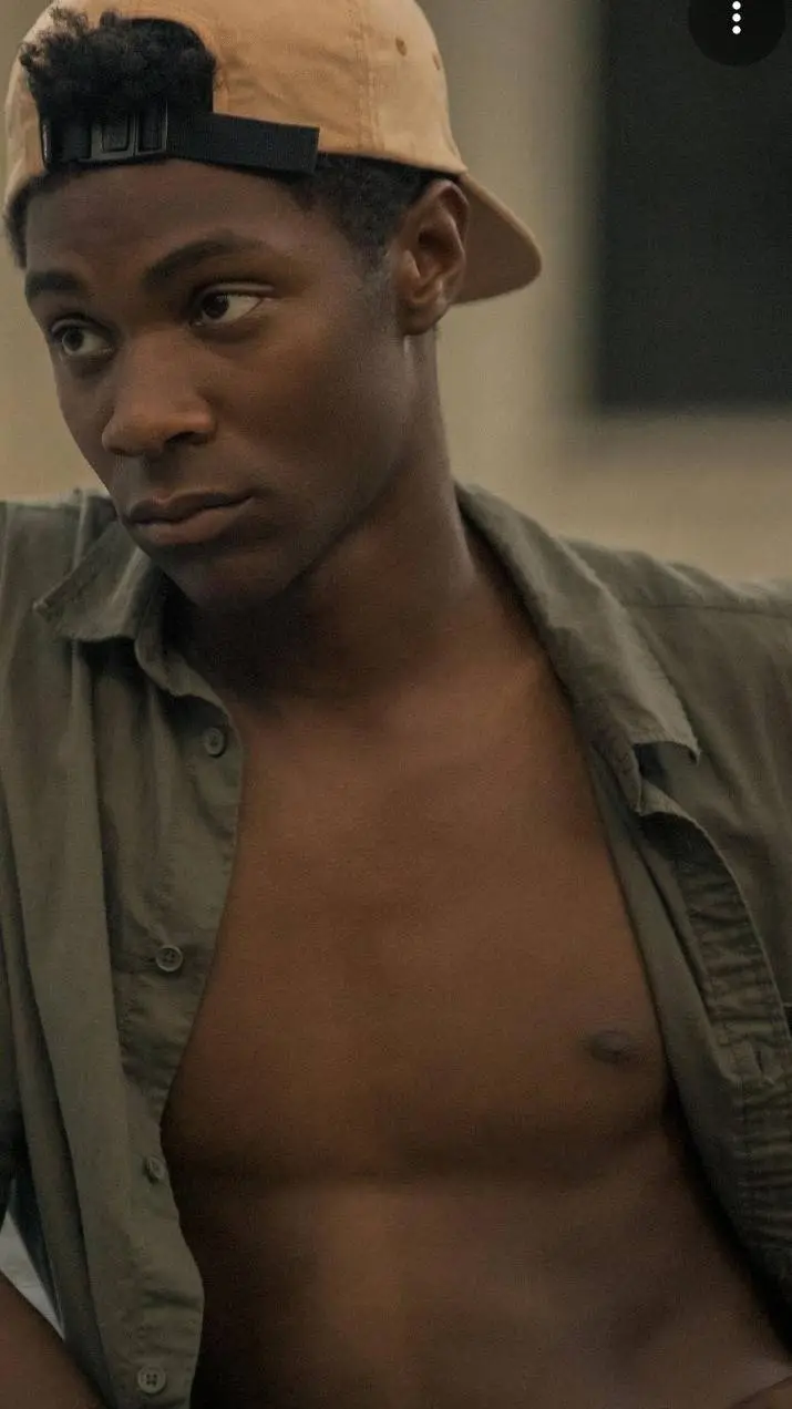 ai character: Pope Heyward 🥰 background