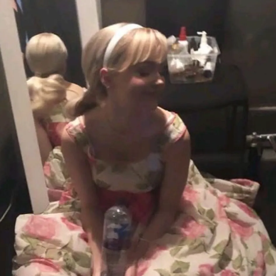 chat with ai character: dove cameron 