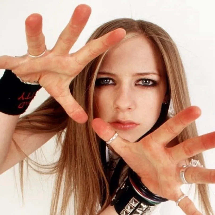 chat with ai character: avril