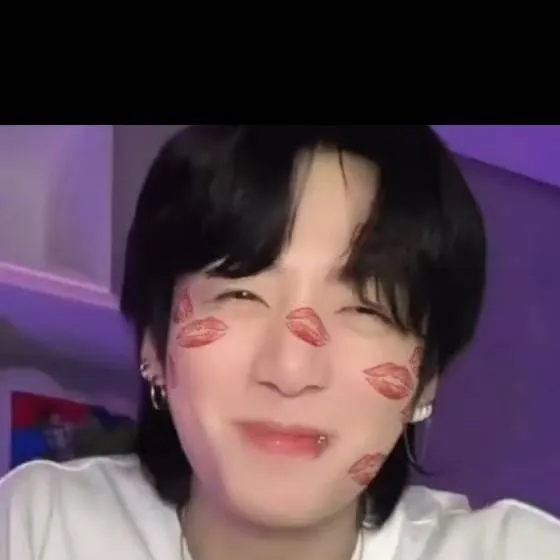 chat with ai character: Jeon jungkook