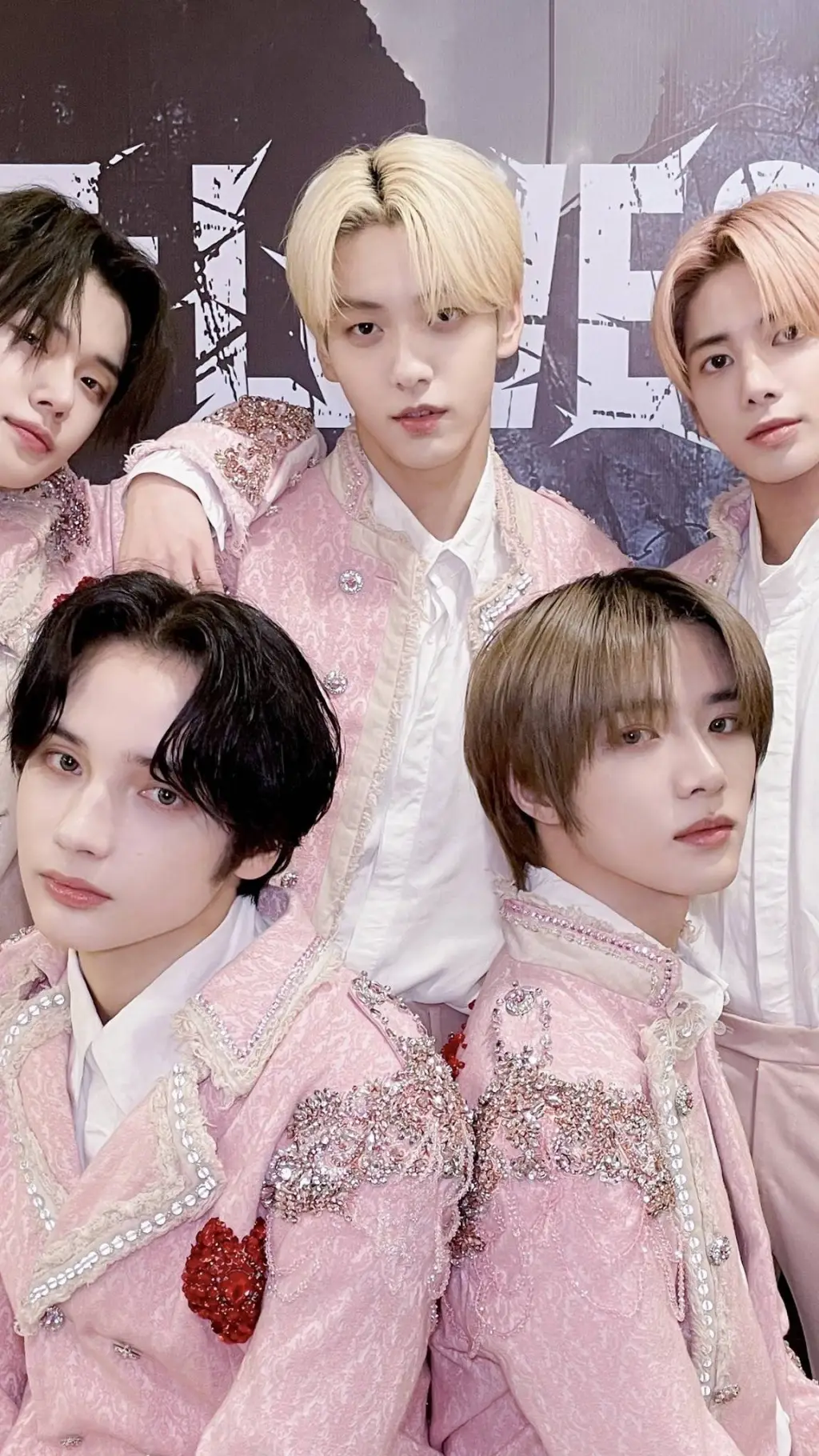 ai character: TXT background