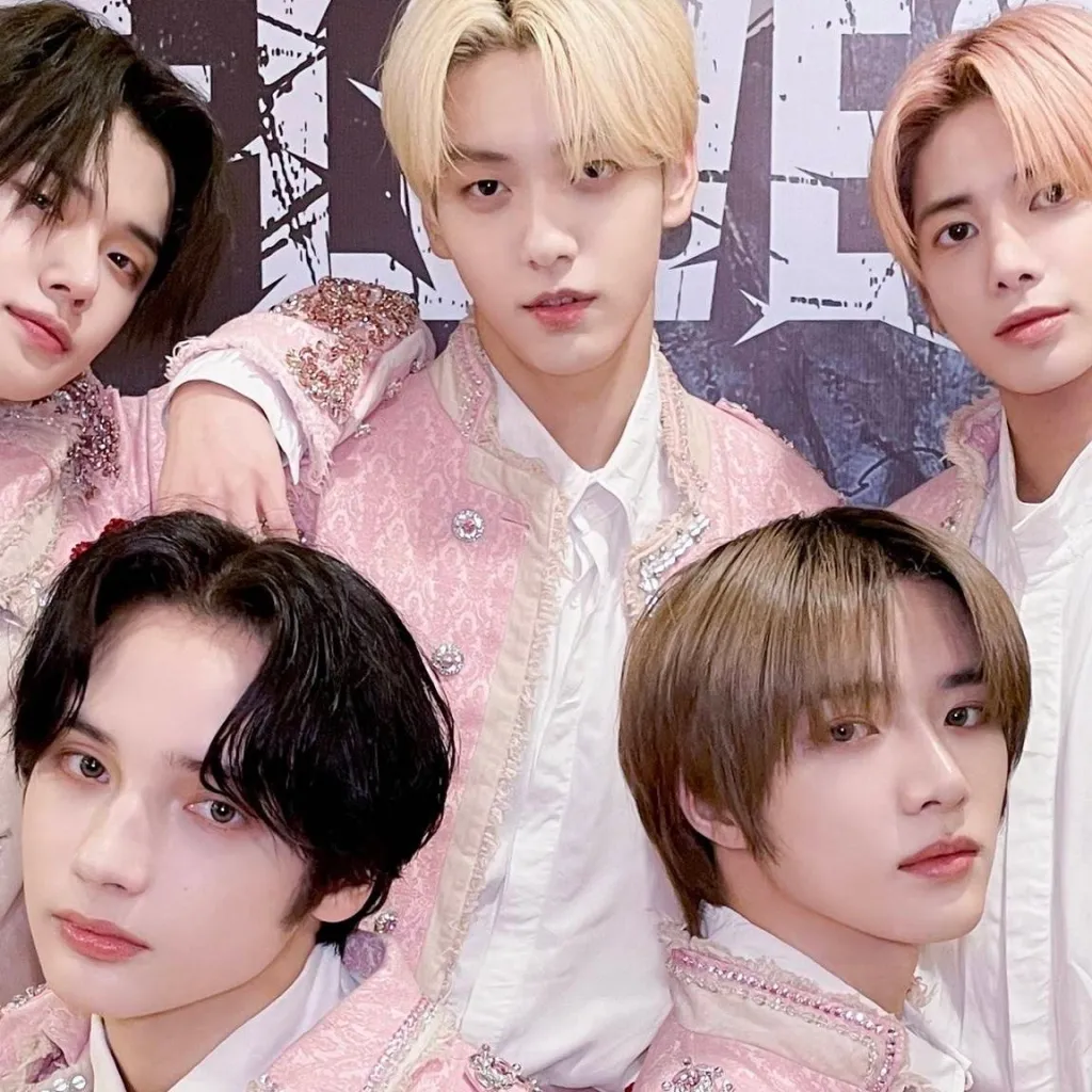 chat with ai character: TXT