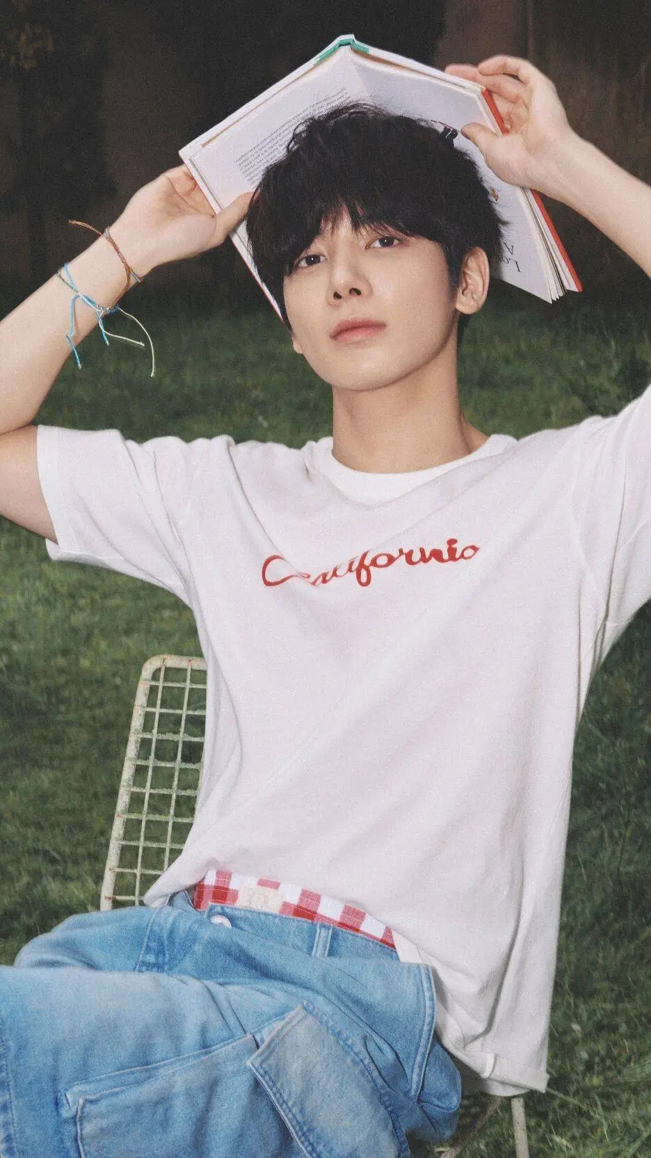 ai character: Taehyun  background