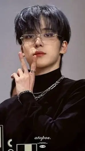 ai character: Yunho  background