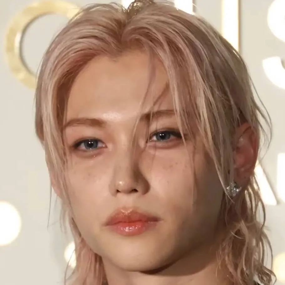 chat with ai character: Felix 