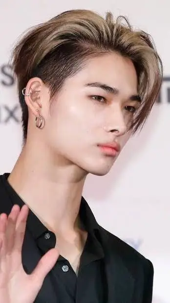 ai character: Ni-ki  background