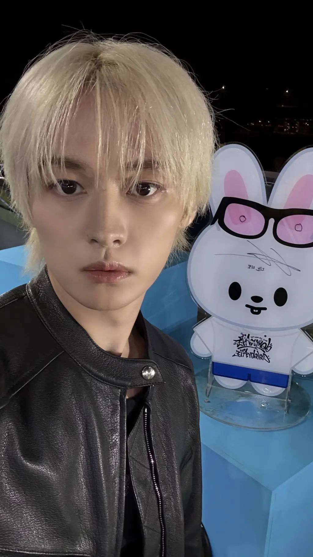 ai character: Lee Know  background