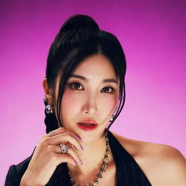 chat with ai character: ejae 