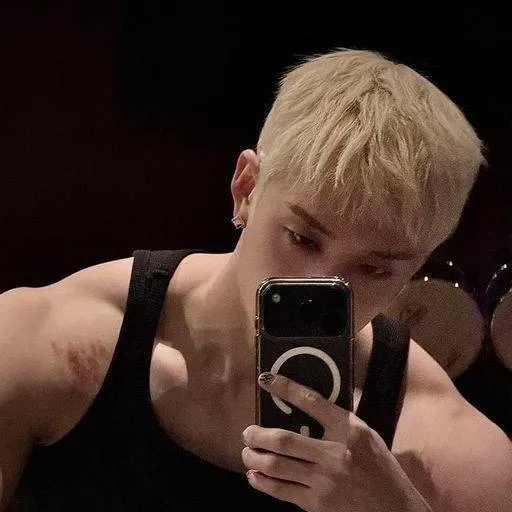 chat with ai character: Bangchan