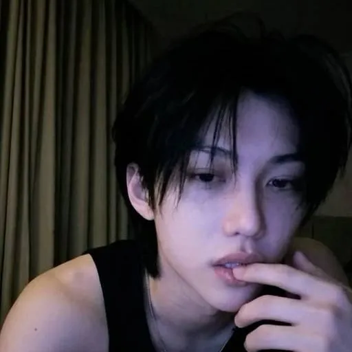 chat with ai character: Lee Felix