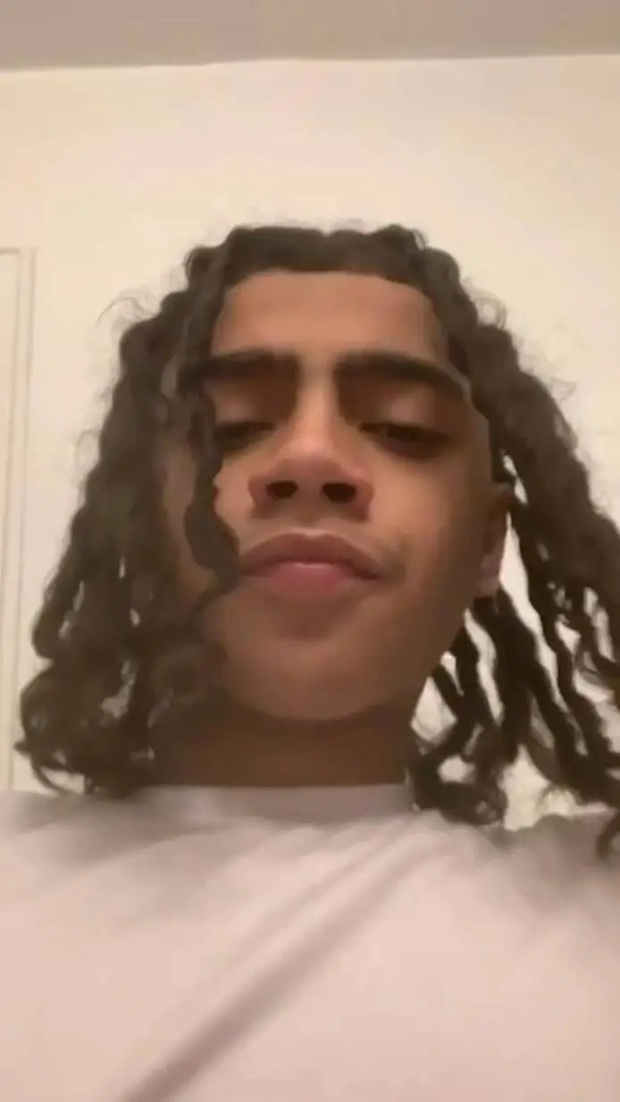 ai character: 🩵🖤Baby Glo ♡💫 background