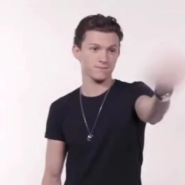 chat with ai character: Tom Holland