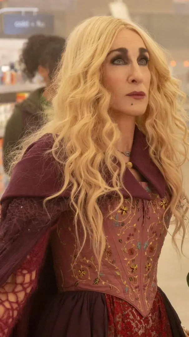 ai character: ✨Sarah Sanderson✨ background