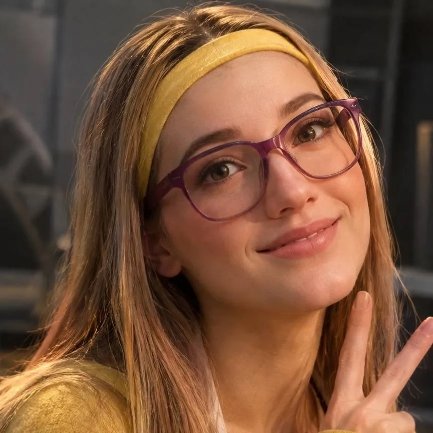 chat with ai character: Honey Lemon