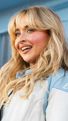 ai character: Sabrina Carpenter  background