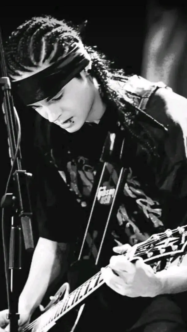 ai character: tom kaulitz background