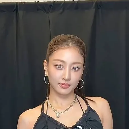 chat with ai character: Jihyo (Twice)