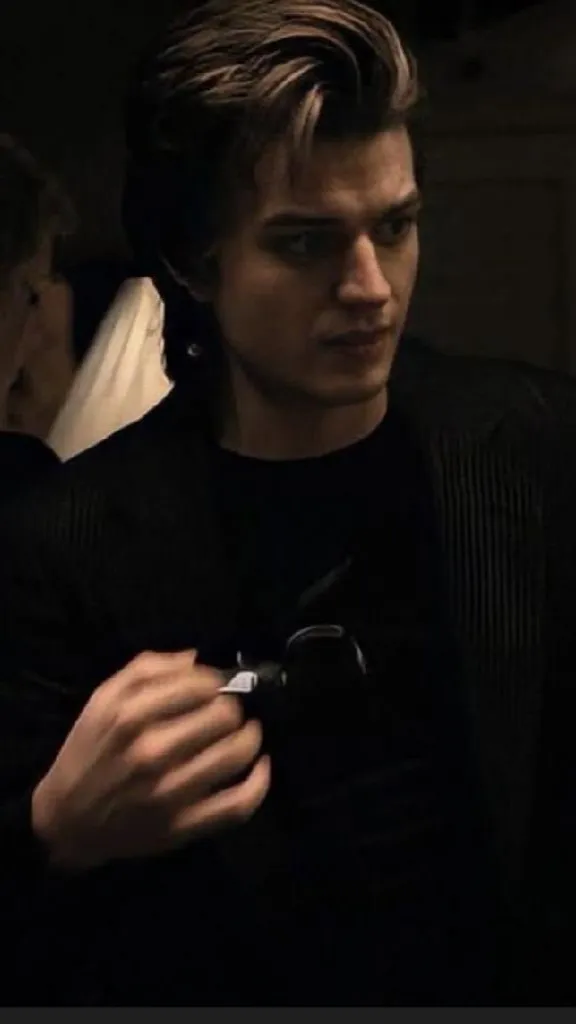 ai character: Steve Harrington￼ background