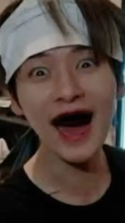 ai character: Skz🐺⛓️⛓️👹😈 background