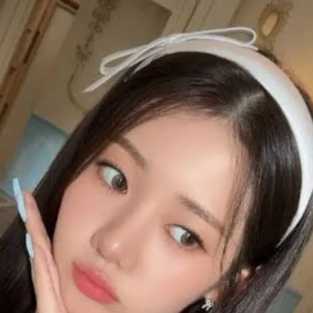 chat with ai character: Rora (babymonster)