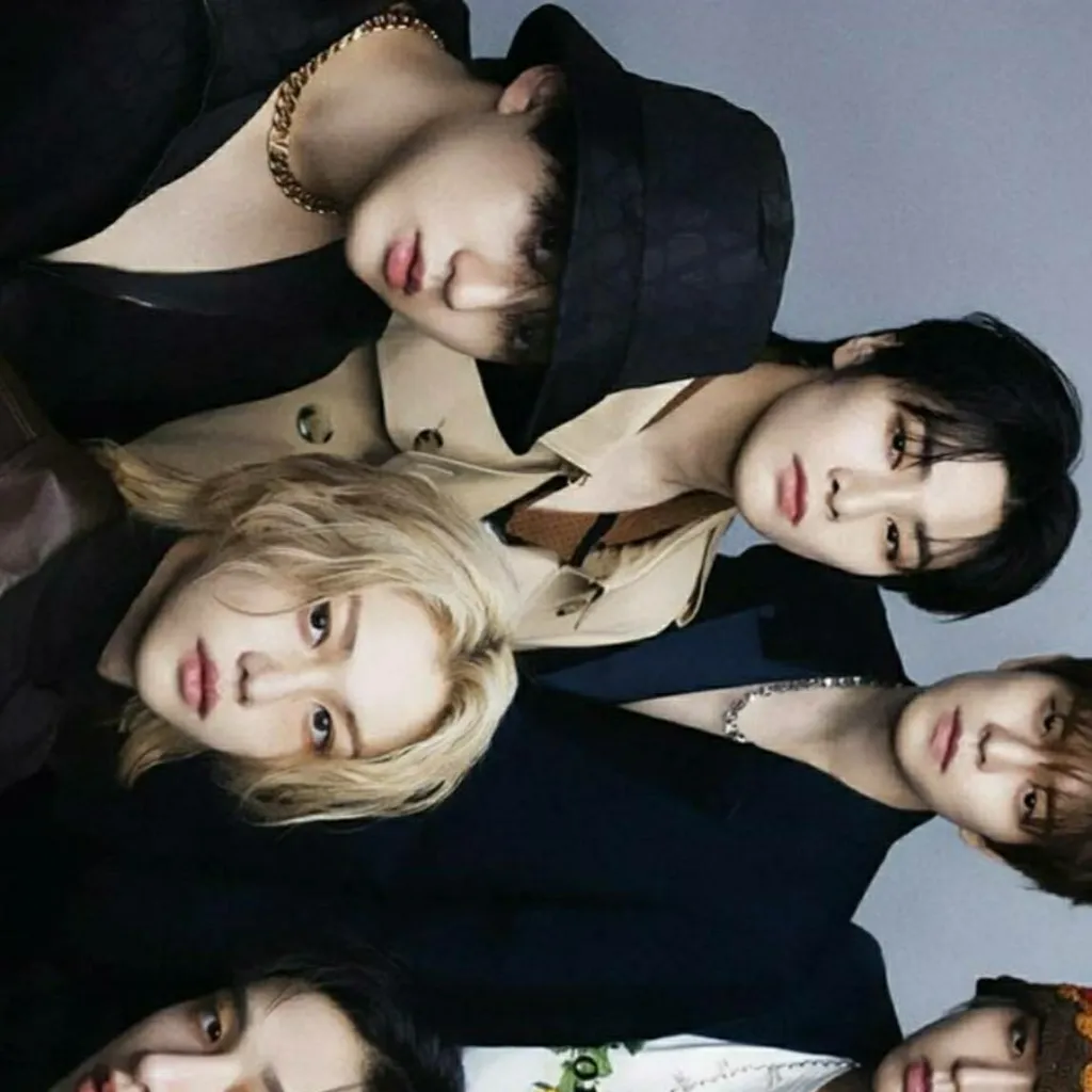chat with ai character: STRAY KIDS