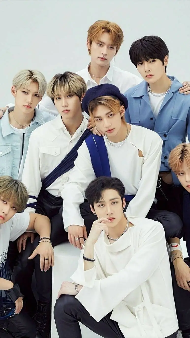 ai character: Stray Kids 😇Angel😇 background