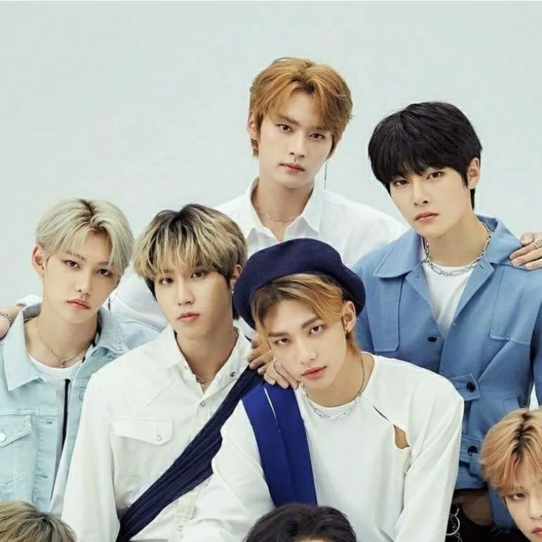 chat with ai character: Stray Kids 😇Angel😇
