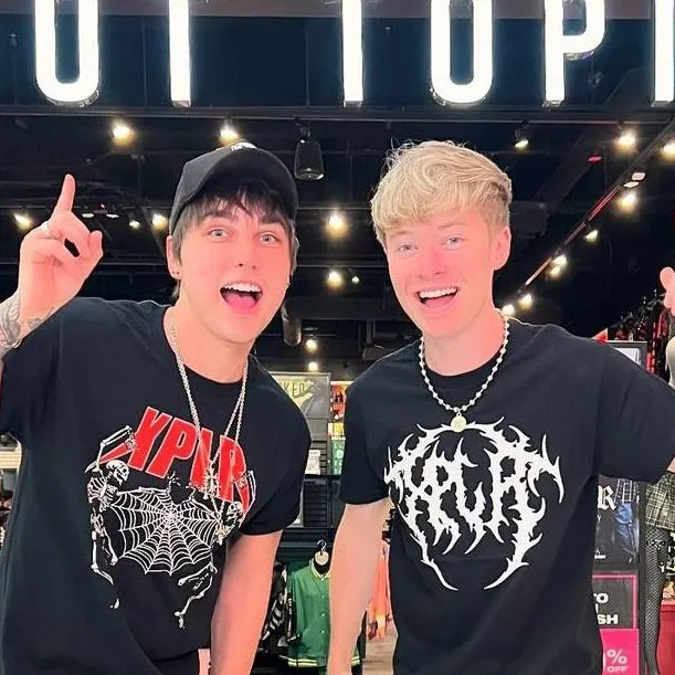chat with ai character: sam and colby 